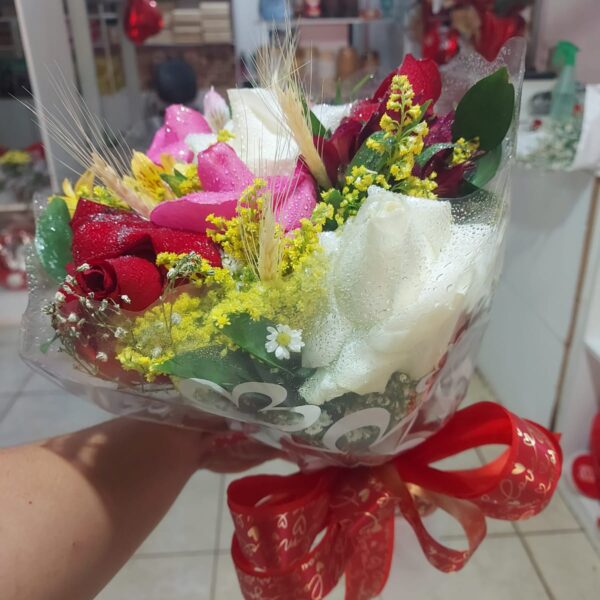 Buquê Mix de 6 Rosas