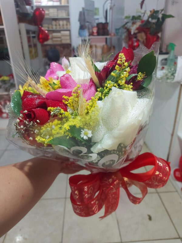 Buquê Mix de 6 Rosas