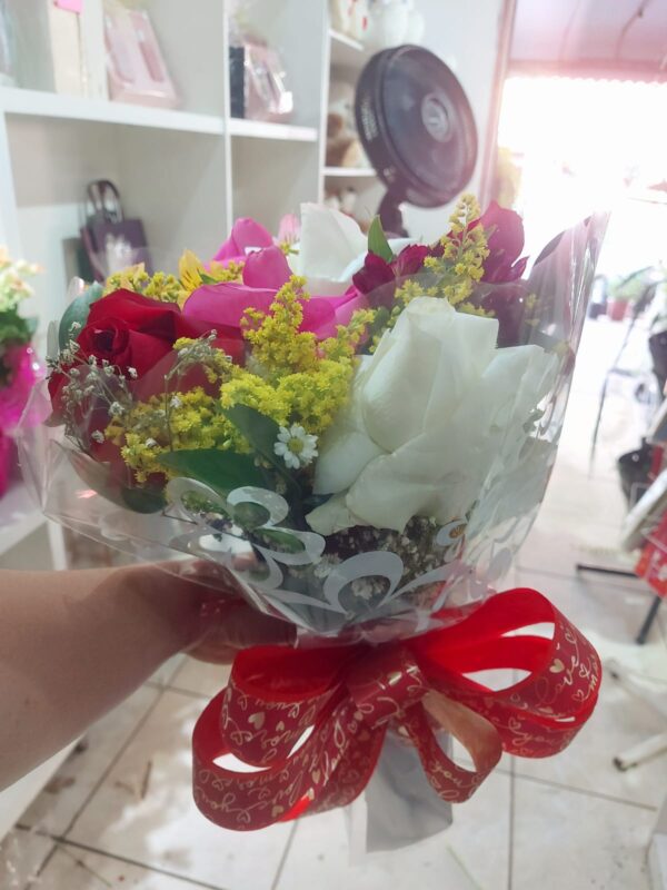Buquê Mix de 6 Rosas - Imagem 3