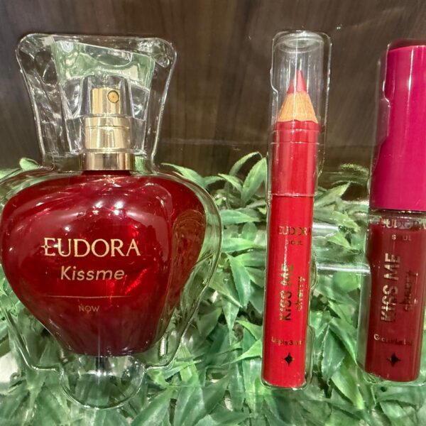 Kit Eudora Kiss me